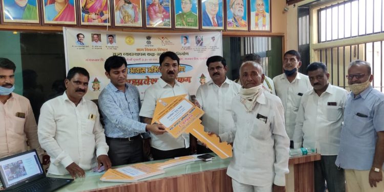 पंचायत समितीच्या माध्यमातून ई-गृहप्रवेश कार्यक्रम खासदारांचे हस्ते संपन्न