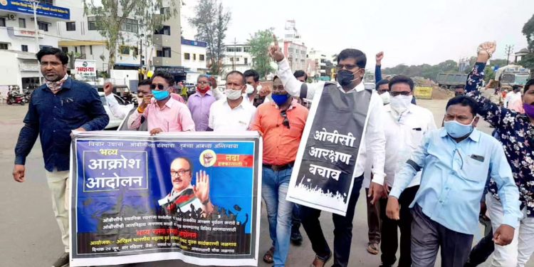 ओबीसी आरक्षणाच्या प्रश्नावर युवक समता परिषदेचा रास्ता रोको