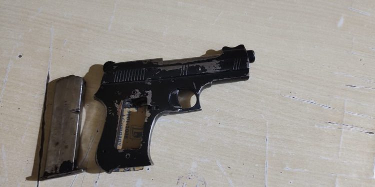 गावठी पिस्तुलाचा धाक दाखवून दहशत माजविणाऱ्यास अटक