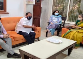 खासदार सुप्रिया सुळे यांनी घेतली एकनाथराव खडसेंची भेट