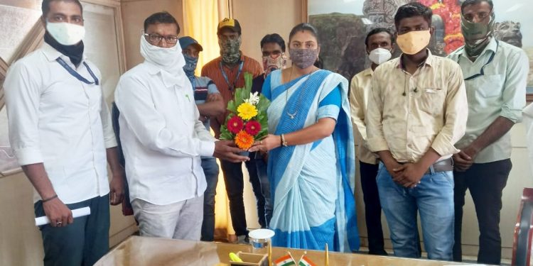 महापालिका सफाई कामगार युनियनतर्फे महापौर महाजन यांचे अभिनंदन