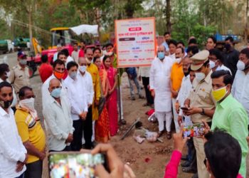 धरणगाव येथे महात्मा गांधी उद्यानातील कामाचे पालकमंत्र्यांच्या हस्ते शुभारंभ