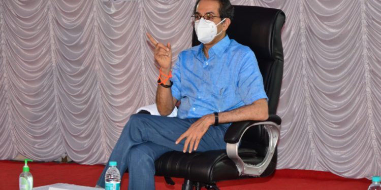 पंढरपुरात पोहोचताच मुख्यमंत्र्यांनी घेतला कोरोनाविषयक आढावा