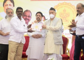 अधिकाधिक लोकांचे लसीकरण झाल्यास तिसऱ्या लाटेचा धोका कमी होईल – राज्यपाल भगत सिंह कोश्यारी