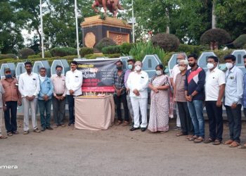 कोपर्डीच्या निर्भयाप्रकरणी लोक संघर्ष मोर्चा व मराठा क्रांती मोर्चातर्फे श्रद्धांजली