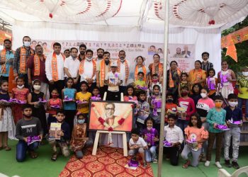 शिवसेनेतर्फे ३१५ कुटुंबीयांना आरोग्य कार्ड वाटप