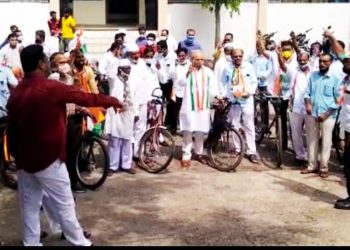 इंधन दरवाढीविरोधात चोपडा काँग्रेसच्यावतीने सायकल रॅली