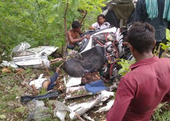 चोपडा तालुक्यातील वर्डी गावाजवळ हेलिकॉप्टर कोसळले ; एक जखमी 