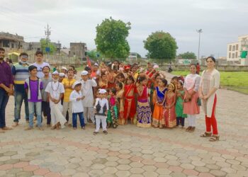 अभाविपतर्फे कांचन नगर येथे आषाढी एकादशीनिमित्त चिमुकल्यांची दिंडी