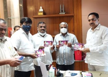 उपमुख्यमंत्री अजित पवार यांच्या वाढदिवसानिमित्त राष्ट्रवादीचे हॅण्डबुक प्रकाशित