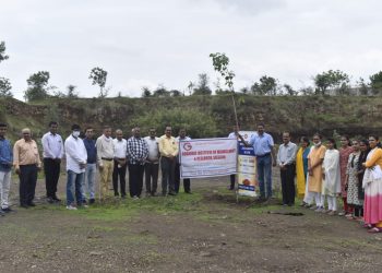 गोदावरी आयएमआर महाविद्यालयातर्फे एमआयडीसी परिसरात वृक्षारोपण