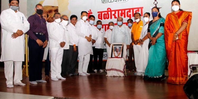 सर्वपक्षीय शोकसभेत कै.बळीरामदादांना भावपूर्ण आदरांजली!