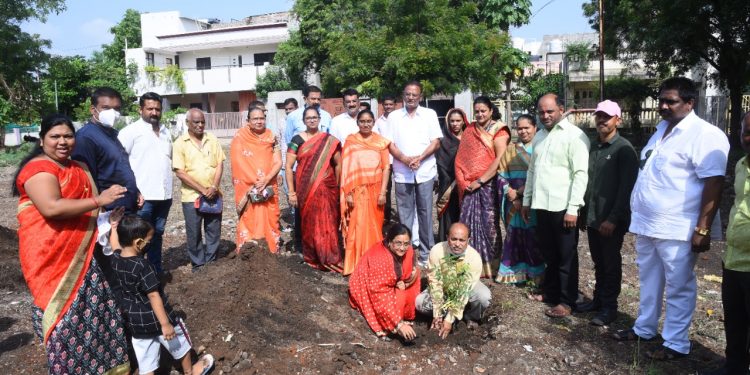लोकनायक स्व.तात्यासाहेब महेंद्रसिंह राजपूत यांच्या नवव्या पुण्यतिथीनिमित्त विविध कार्यक्रम संपन्न