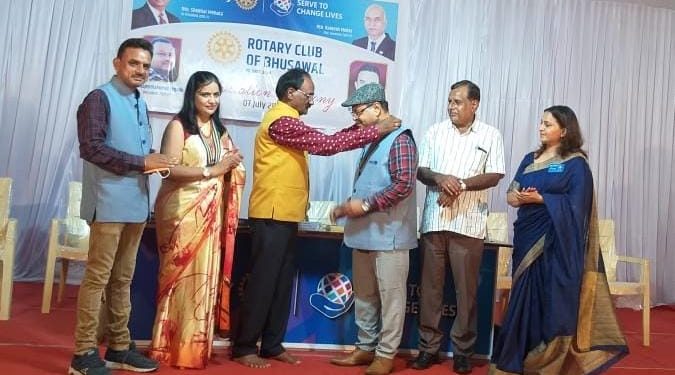 रोटरी क्लब भुसावळ येथे क्लबचा पदग्रहण समारंभ संपन्न