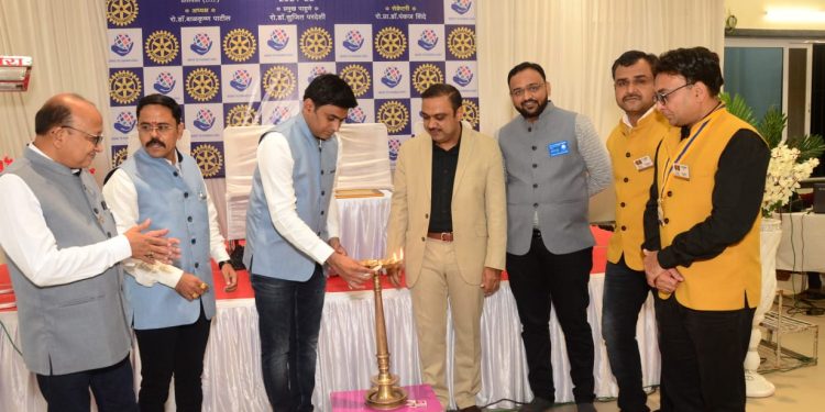 रोटरी क्लब चा पदग्रहण समारंभ उत्साहात