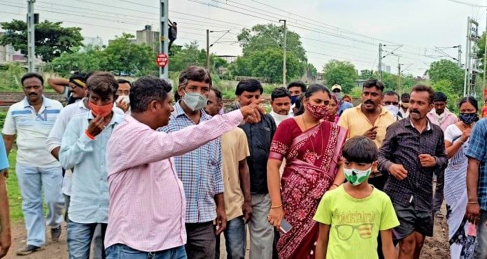 बांधकाम अभियंता, आरोग्य निरीक्षक, प्रकल्पअधिकार्यांसमवेत महापौर महाजन यांनी दिली भेट