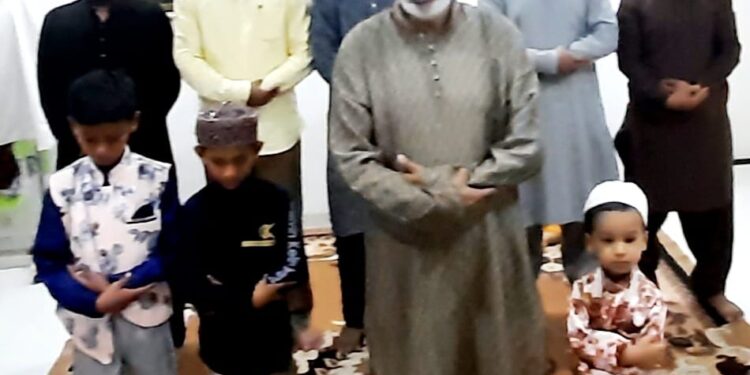 ईद उलअजाह ची नमाज जळगावकरांनी घातले अल्लाकडे साकडे