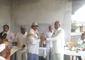 गुरुपौर्णिमेनिमित्त चोपडा तेली समाजातर्फे भव्य सत्कार