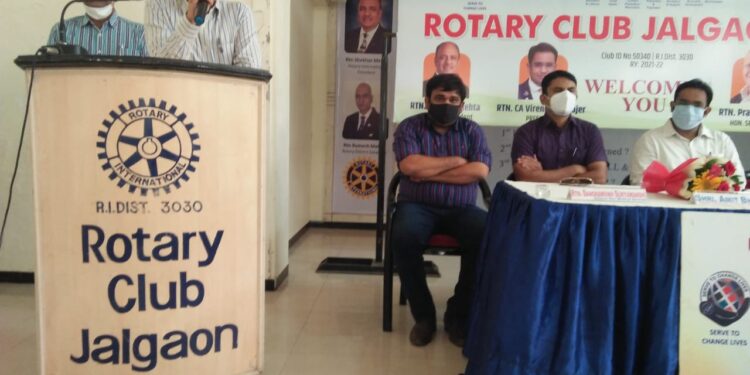 रोटेरियन्सच्या दातृत्त्वभावामुळे दिव्यांगाना मिळाला दिलासा – निवासी उपजिल्हाधिकारी