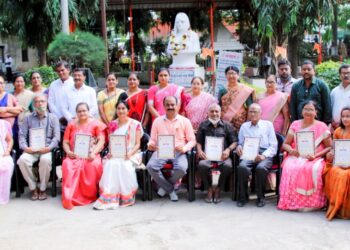 कवयित्री बहिणाबाई चौधरींच्या जयंतीनिमित्त महापौरांच्या हस्ते कविरत्न पुरस्काराचे वितरण