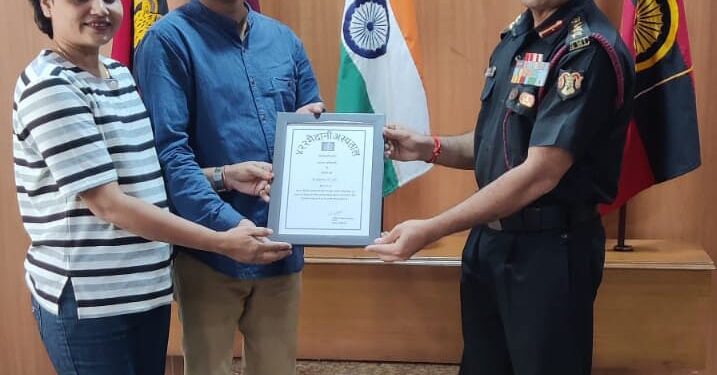 प्राचार्य काटे दांपत्यासह मुलीचा दिल्लीत सत्कार