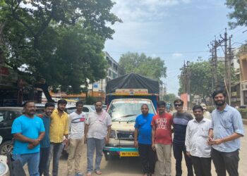 ‘जळगावचा राजा’ घेण्यासाठी नेहरू चौक मित्र मंडळाचे पथक मुंबईला रवाना