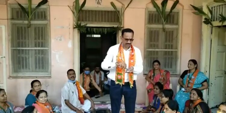 जळगावात भारतीय जनता पार्टी कार्यालयात शुद्धीकरणाचा कार्यक्रम संपन्न