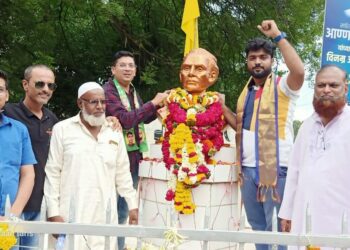 एम. आए. एम पक्षातर्फे अन्ना भाऊ साठे यांना श्रद्धांजली