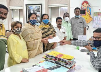 खान्देश सेंट्रलमधून रेल्वे स्टेशनकडे जाणारा रस्ता वाहतुकीस खुला करा