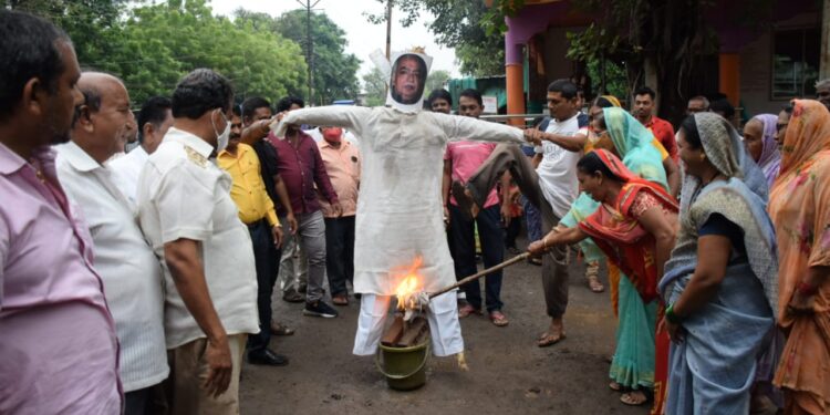 शायर मूनव्वर राणाचे वादग्रस्त वक्तव्य : जळगावात संतप्त प्रतिक्रिया