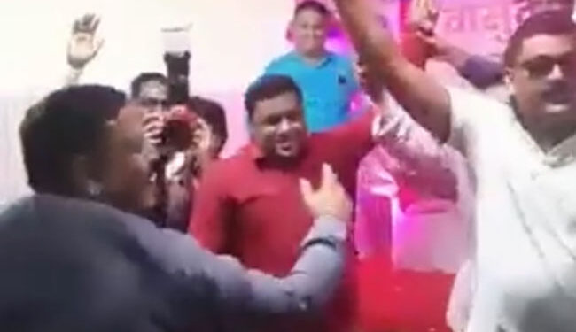 सहकार्याच्या खासगी निरोप समारंभात पोलिस नाचले, यात गैर काय?