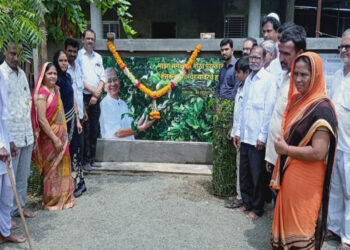 कांताईंच्या स्मृतीदिनी भवरलाल जैन यांच्या प्रेरणादायी विचारांच्या फलकाचे अनावरण