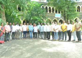 सोनार समाज बदनामीकारक लिखाण प्रकरणी जिल्हाधिकाऱ्यांना निवेदन