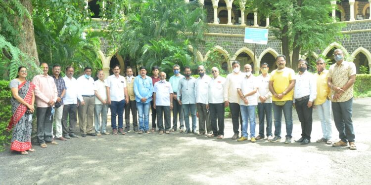 सोनार समाज बदनामीकारक लिखाण प्रकरणी जिल्हाधिकाऱ्यांना निवेदन