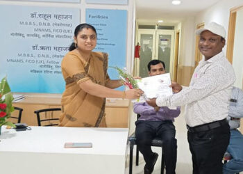 जनमत प्रतिष्ठानच्यावतीने चित्रकार सुनील दाभाडे यांच्या सत्कार