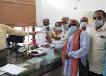 भारतीय किसान संघाने धरले जिल्हाधिकारी कार्यालयावर धरणे आंदोलन