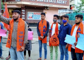 राज्यात वाढत्या अत्याचाराच्या घटनांविरोधात अभाविपतर्फे जळगावात निदर्शने