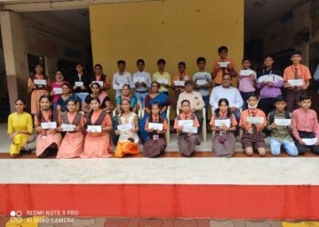 झांबरे विद्यालयात शिक्षकांनी केला पालकांचा सत्कार