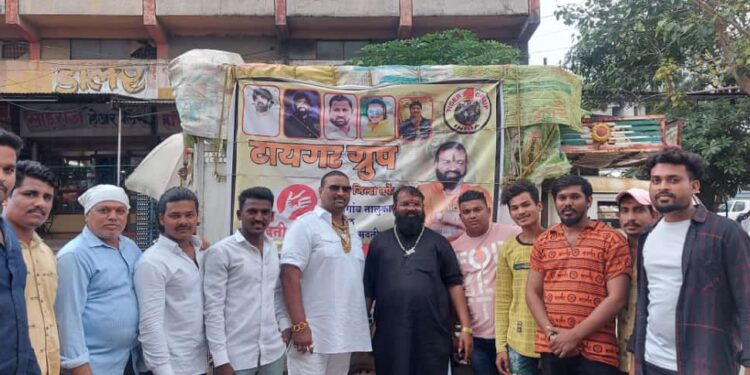 टायगर गृप जळगाव जिल्ह्याच्यावतीने चाळीसगाव पूरग्रस्तांना मदत