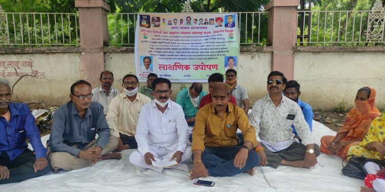 भ्रष्टाचार विरोधी जन आक्रोश संघटनेचे जिल्हाधिकारी कार्यालयासमोर उपोषण