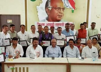 राष्ट्रवादी काँग्रेस शिक्षक महानगर आघाडीतर्फे शिक्षकांचा सत्कार