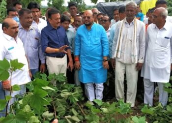 नुकसानग्रस्त शेतकऱ्यांना भरपाई देण्यास तयार – पालकमंत्री गुलाबराव पाटील