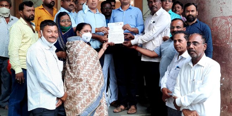 पाचोरा-भडगाव तालुक्यात ओला दुष्काळ जाहीर करून शेतकर्‍यांना तात्काळ मदत द्यावी