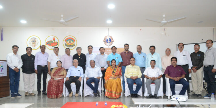 लायन्स क्लबच्या नवनियुक्त पदाधिकाऱ्यांचा केशवस्मृती प्रतिष्ठानने केला सत्कार