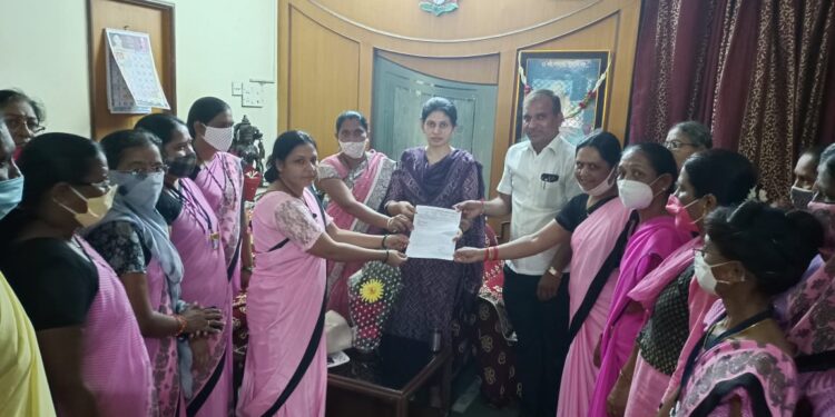 अंगणवाडी कर्मचाऱ्यांच्या विविध प्रलंबित मागण्यासंदर्भात खा. रक्षाताई खडसे यांची भेट