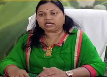 भावी आमदार अतुल पाटील यांचा अभिष्टचिंतन सोहळा मोठ्या उत्साहात साजरा. गटनेता राकेश कोलते एजाज पटेल,फारुख हाजी,गणेश महाजन,धिरज महाजन यांचे उत्कृष्ट नियोजन. यावल दि.14(सुरेश पाटील) माजी मंत्री एकनाथराव खडसे यांचे कट्टर समर्थक आणि यावल नगरपरिषदेचे माजी नगराध्यक्ष तथा विद्यमान नगरसेवक अतुल वसंतराव पाटील यांचा रविवार दि.12 सप्टेंबर 2021रोजी अभिष्टचिंतन सोहळा श्री गजानन महाराज मंदिरात आणि त्यानंतर संध्याकाळी स्नेहभोजनाचा कार्यक्रम मोठ्या उत्साहात आणि नियोजन पूर्वक पार पडला या अभिष्टचिंतन सोहळ्याची जय्यत तयारी आणि नियोजन यावल नगरपरिषदेचे गटनेता राकेश कोलते.एजाज पटेल,फारूक हाजी,गणेश महाजन धिरज महाजन,मोसिन कुरेशी,असलम मेंबर,समीर मेंबर,आशिष पाटील यांच्यासह सानेगुरुजी विद्यालयाचे मुख्याध्यापक एम.के.पाटील सर यांनी आपल्या मालकीची जागा स्नेह भोजनासाठी उपलब्ध करून उत्कृष्ट नियोजन केले होते. यावल नगरपरिषद माजी नगराध्यक्ष तथा विद्यमान गटनेता राकेश कोलते नगरपरिषद संचालित सानेगुरुजी विद्यालयातील उपशिक्षिका सौ. कविता कोलते यांनी सपत्नीक माजी नगराध्यक्ष व विद्यमान नगरसेवक अतुल पाटील यांना पुष्पहारगुच्छ,श्रीफळ देऊन सत्कार केला त्यानंतर सर्व स्तरातील हितचिंतकांनी, मित्रमंडळींनी,राजकीय पदाधिकारी,कार्यकर्त्यांनी, समाजसेवकांनी सानेगुरुजी विद्यालयातील शिक्षकांनी नगरपालिका कर्मचाऱ्यांनी अतुल पाटील यांना वाढदिवसानिमित्त आणि भावी वाटचालीसाठी शुभेच्छा दिल्या.