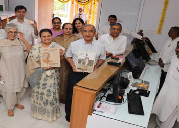 दसरानिमित्त गांधीतीर्थ येथे सोविनियर शॉपचे उद्घाटन संपन्न सविस्तर वाचा 👇 https://divyajalgaon.com/?p=17265 ------------------------------------------------ आपण आपल्या परिसरातील बातमी व व्हिडीओ 7558531780 या क्रमांकावर पाठवू शकता तसेच तुमच्या ग्रुपमध्ये या नम्बरला बातमीसाठी ऍड करा ! दिव्य जळगाव न्यूज वेबसाईट : https://divyajalgaon.com/ फेसबुक पेज : https://www.facebook.com/Divyajalgaon/ ई - मेल : divyajalgaon1@gmail.com व्हाटसअ‍ॅप ग्रुप जॉईन : https://chat.whatsapp.com/KLIXTp8YUFREL5MN53UX28 युट्युब चॅनल : https://bit.ly/39KCDnU ----------------------------------------- आमचे यूट्यूब चैनल सबस्क्राईब करा, फेसबुक पेज फॉलो करा, आणि बातमीची लिंक शेअर करा.... दिव्य जळगाव डिजीटल ▪️ प्रिंट ▪️ वेब