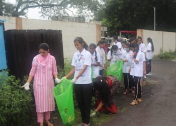 नेहरू युवा केंद्राच्या स्वच्छ भारत अभियानात खासदारांनीही घेतला सक्रिय सहभाग