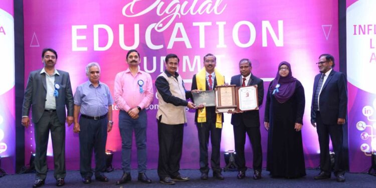 राष्ट्रीय स्तरावरील भारतीय शिक्षा रत्न पुरस्काराने किरण चौधरी सन्मानित