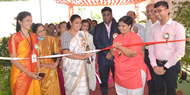 जळगाव पीपल्स बँक व नाबार्ड प्रायोजित बचत गट उत्पादनांचा दिवाळी महोत्सव शुभारंभ संपन्न